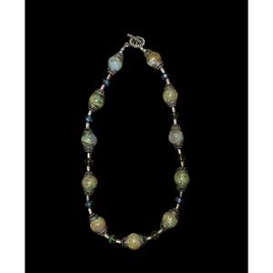 Beautiful bold natural stone, silver toned necklace.